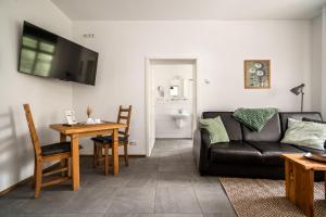 a living room with a couch and a table at Hotel Bolter Mühle - DZ Gerstenkammer in Rechlin
