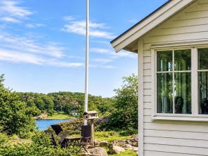 a house with a window with a view of a river at 5 star holiday home in MARSTRAND in Marstrand