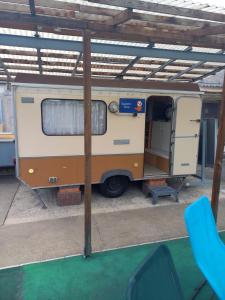 a yellow and white van parked in a garage at Ferienwohnwagen Rudolf in Coswig +30 photos