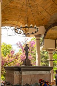 a statue under a building with a chandelier at Студио 3 Слънчево Утро in Hisarya