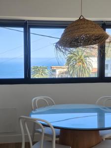 a blue table and chairs in a room with a window at Nido Anaga in Santa Cruz de Tenerife
