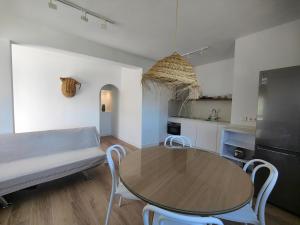 a kitchen and dining room with a table and a couch at Nido Anaga in Santa Cruz de Tenerife