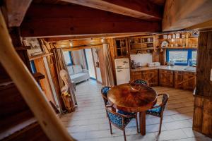 an overhead view of a kitchen with a table and chairs at Tylko Dobro Siedlisko na Jurze in Pabianice +12 photos