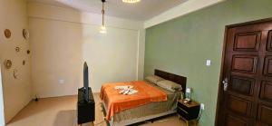 a bedroom with a bed with an orange blanket at Tribus Hostel in Manaus
