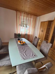 a dining room table with a bowl of oranges on it at Ruhiges und gemütliches Appartment mit Garten in Herford