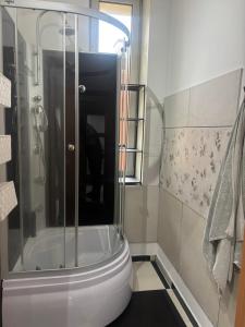 a bathroom with a shower and a toilet at Pokoje Zwycięstwa in Gliwice