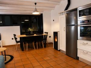 a kitchen with a table and a black refrigerator at Sésamo Apartamento in Hervás