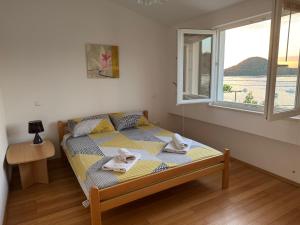 a bedroom with a bed with towels on it at Beachside 2-Bed Bliss! in Blace