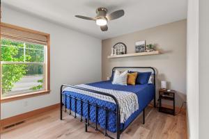 a bedroom with a bed and a window at Stella del Mare in Dover ID in Dover