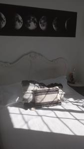 a bed with a headboard and two pillows on it at Veraniega in Playa Hermosa