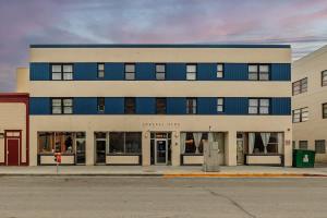 a blue and white building on a city street at Spacious King Historic Art Deco Studio in Anchorage