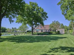 a large yard with a house and trees at Rosselaer in Balen