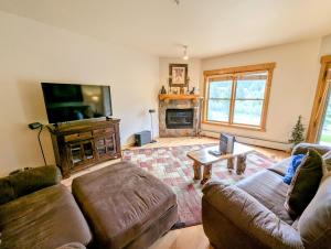 a living room with a couch and a flat screen tv at Tenderfoot Lodge 2613 by SummitCove Lodging in Colorado in Keystone