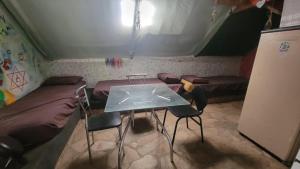 a room with a bed and a table and chairs at Vila Druida Spa Caipira in São Thomé das Letras