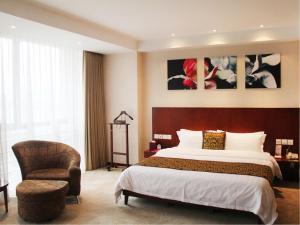 a hotel room with a bed and a chair at Wanshang Garden Hotel in Beijing +21 photos