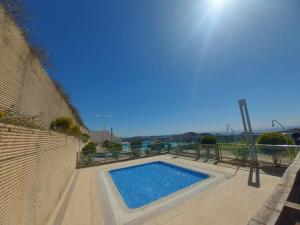 a swimming pool on the side of a building at Apartamento cómodo, terraza - 4 pers. - ES-376-48 in Pulpí