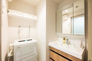 a bathroom with a sink and a mirror at SPAZIO 4 Tenjin Minami in Fukuoka