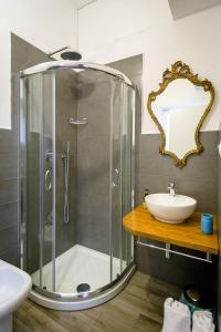 Koupelna v ubytování B&B I Portici Di Sottoripa + 19 fotografií