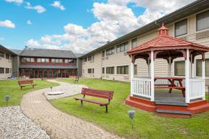 a gazebo and benches in front of a building at Quality Inn & Suites Goshen in Goshen