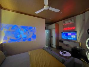 a room with a bed and a flat screen tv at ChillDate in Bắc Ninh