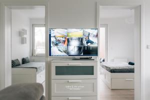 a living room with a flat screen tv on a counter at Apartament 44 - Bliżej morza in Kołobrzeg