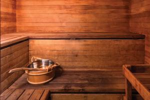 a bucket in the inside of a sauna at The Donatello Resort Studio Apartment in San Francisco
