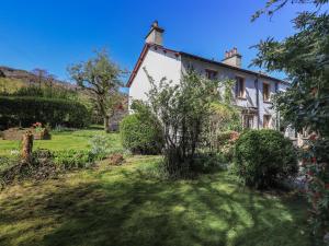 an old house with a garden in front of it at Rose Cottage Coniston in Coniston