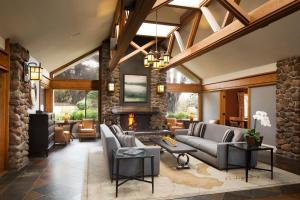 a living room with couches and a fireplace at The Lodge at Bodega Bay in Bodega Bay