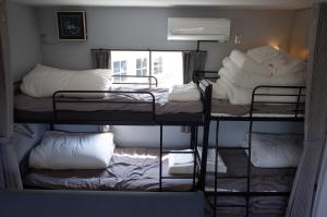 a group of bunk beds in a room at カルフールゲストハウス別館 in Toyama