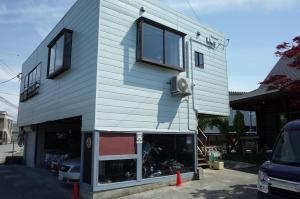 a building with a motorcycle inside of it at カルフールゲストハウス別館 in Toyama