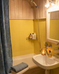 a bathroom with a sink and a shower at Vabaduse Apartment - külaliskorter Kärdlas in Kärdla
