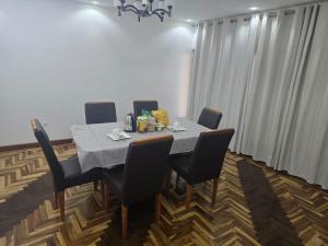 a dining room with a table and chairs at Residencial Rochili in Chimoio