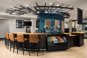 a restaurant with a bar and a pinball machine at Hyatt Place Richmond - Innsbrook in Short Pump