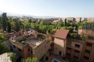 una vista aérea de una ciudad con edificios en Casita del Realejo, en Granada