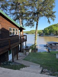a log cabin with a view of a lake at Rising Sun Rustic Retreat in Roach