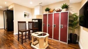 a locker room with two chairs and a table at Tuscan Ridge Guesthouse Calgary West in Calgary +18 photos