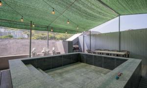 a room with a swimming pool with a green roof at Bugok Hanseong Hotel in Changnyeong
