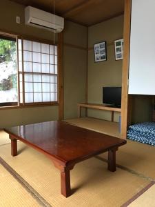 a coffee table in a room with a bed at North Point Lodge in Minami Uonuma