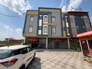 a car parked in front of a hotel malawi at Hotel Narayan free Parking & Near Toran Dwar in Khātu