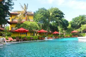 Bazén v ubytování Melasti Beach Resort & Spa Legian nebo v jeho okolí