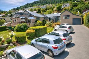 a group of cars parked in a parking lot at Melbourne Lodge Queenstown in Queenstown