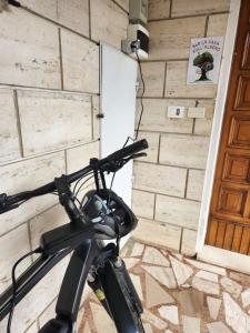 a bike parked next to a wall with a door at Openspace in legno La Casa sull'Albero in Osimo