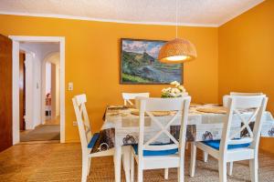 a dining room with orange walls and a table and chairs at Über den Dächern in Cochem Altstadt in Cochem