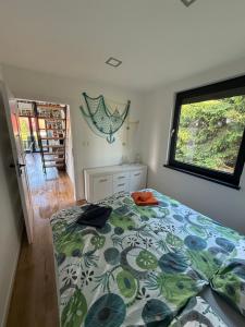 a bedroom with a bed and a window at BananaHouse in Kruszwin