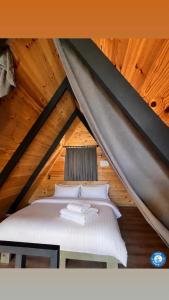 a bed in the attic of a wooden cabin at Deniz Bungalov samsun in Samsun