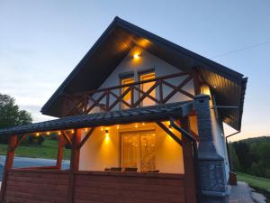 a house with lights on the side of it at Przystanek Prządki in Czarnorzeki