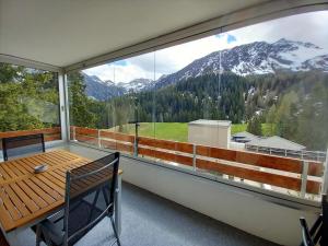 a balcony with a table and a view of a mountain at Irmella 40 by Arosa Holiday in Arosa
