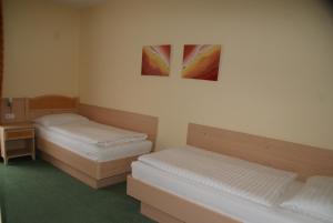 
Ein Bett oder Betten in einem Zimmer der Unterkunft Landhotel-Restaurant Willingshofer

