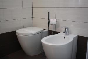Central Rooms tesisinde bir banyo