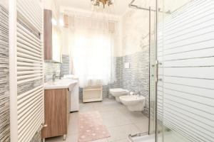 a bathroom with a toilet and a sink and a shower at Le Bouganville Apartment- Downtown & close to the beach in Desenzano del Garda +194 photos